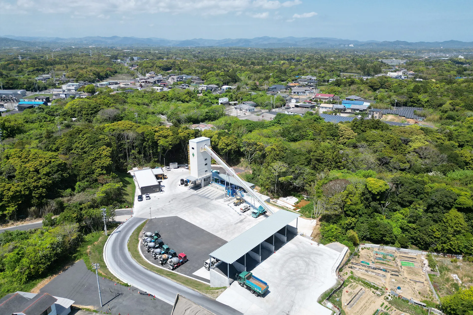 創和ネクストの試験室・品質管理作業の様子